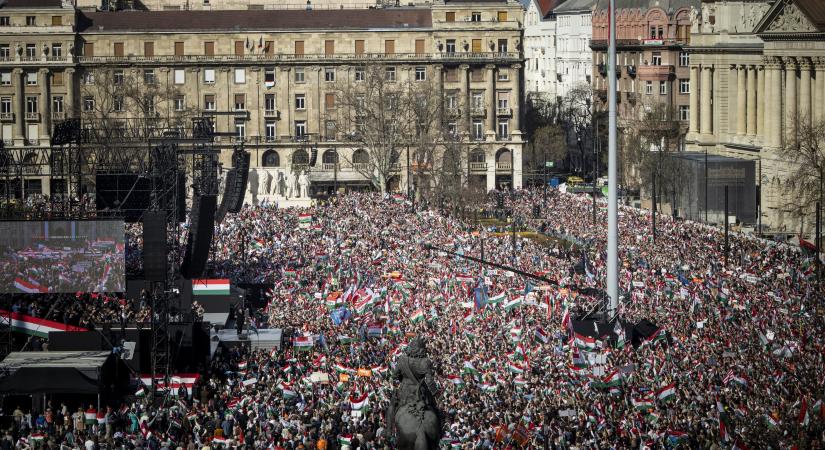 Mennyien voltak a Fidesz és a Tisza rendezvényen? – mobilcella információ