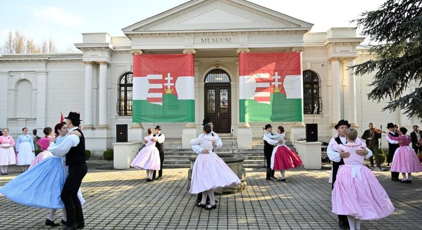 Ünnep Mosonmagyaróváron: toborzóval és családi programokkal - XXL galéria, videó