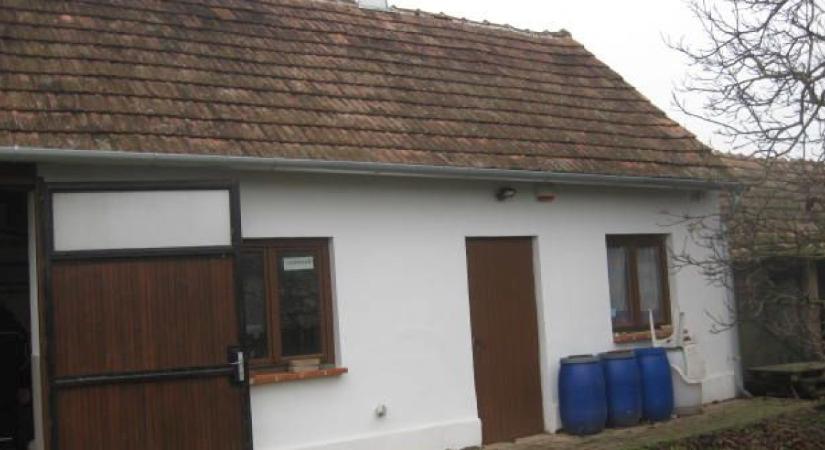 416 millió forinttal tartozik, most a NAV árverezi el a szeszfőzdét a hátsó kertben