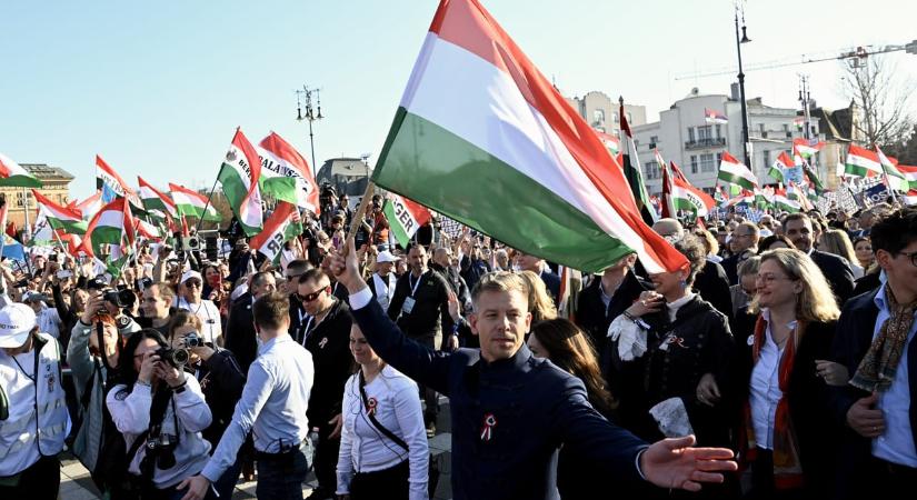 Magyar Péter: 100 ezer forintos iskolakezdési támogatást ígért a magyarországi magyaroknak is