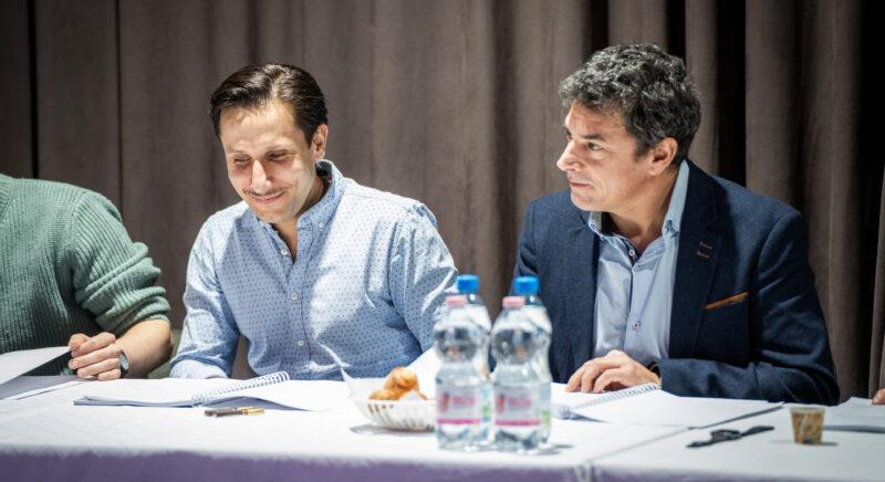 A kölcsönkért kastély – Zenés vígjátékot mutat be a Déryné Társulat Funtek Frigyes rendezésében