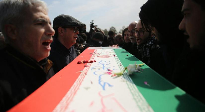 Több mint 3000 halálos áldozata van a konfliktusnak Iránban