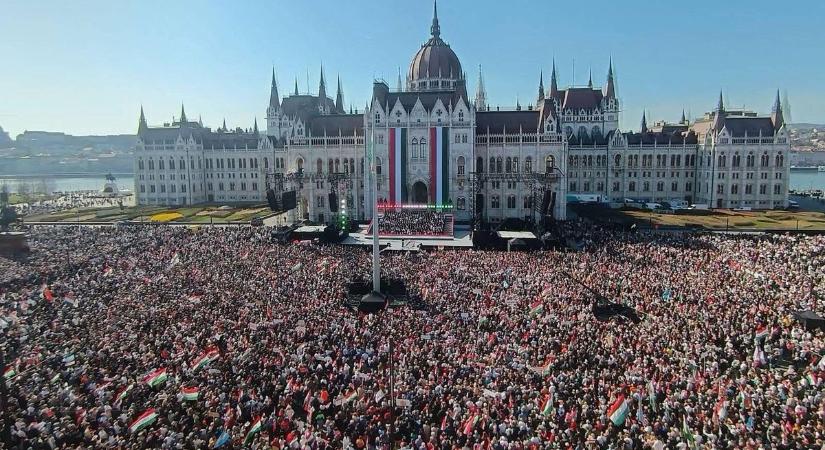 Orbán Viktor a Békemeneten: „Nem engedjük, hogy 30 brüsszeli ezüstért eladják, amit felépítettünk!” (fotók, videó)