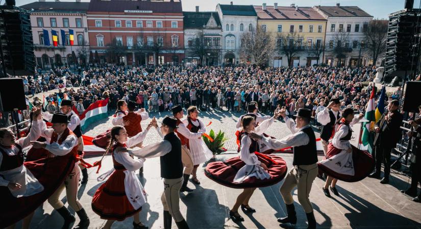 „Bonyolult időkben jó iránytű és összetartás kell” – Így ünnepelt a magyarság Kolozsváron
