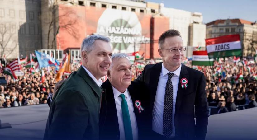 Orbán Viktor megköszönte a támogatóinak a részvételt a Békemeneten