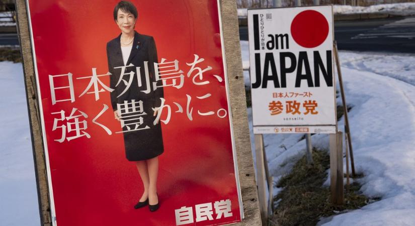 Tűzzel játszik Japán új miniszterelnöke, amikor elődje gazdaságpolitikájának folytatását ígéri