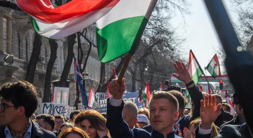 „Nem leszünk következmény nélküli ország” – Magyar Péter a Hősök terén mondott beszédet