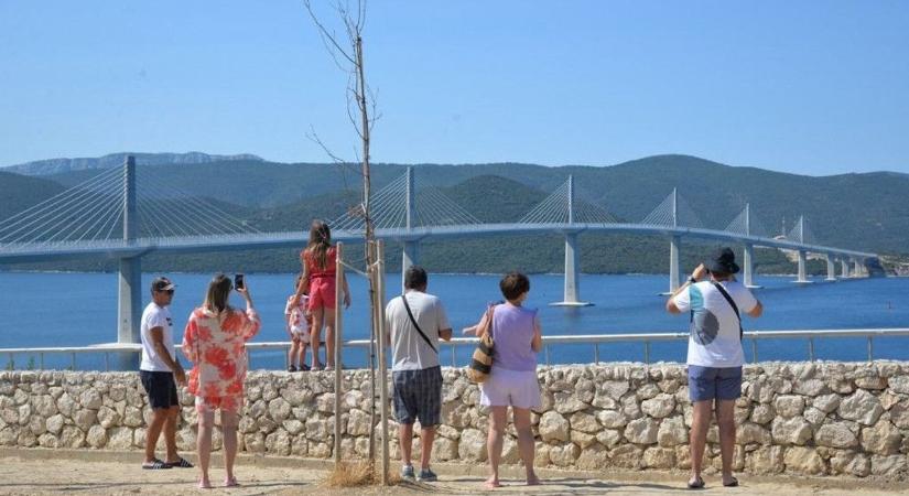 Rossz hírt kaptak a Horvátországba készülők: repedezik a Dubrovnikba vezető vadonatúj híd