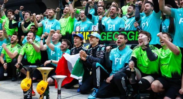 Örömkönnyek, csata, harag – vasárnapi F1-es hírek és sztorik