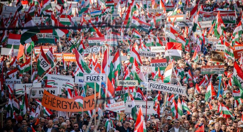 Március 15. - MTÜ: a Kossuth Lajos téri rendezvényen 180 ezren, a Hősök terén tartott ünnepségen 150 ezren vettek részt