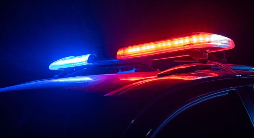 Lesodródott az útról és a szántóföldön landolt egy gépjármű Zalában