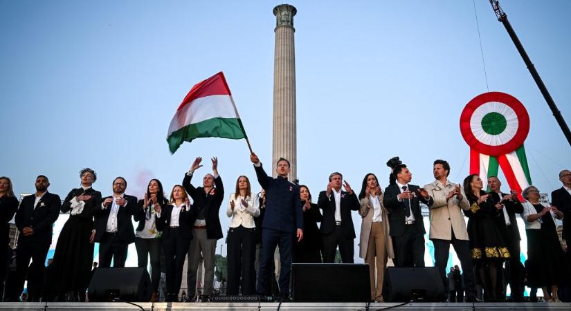 Óriási kokárda, lovaskocsik és rengeteg zászló – képgaléria a Tisza Nemzeti Menetéről