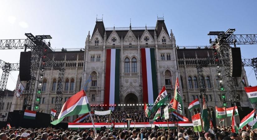 Kijöttek a pontos számok: mutatjuk mennyien voltak a Békemeneten és a tiszás rendezvényen