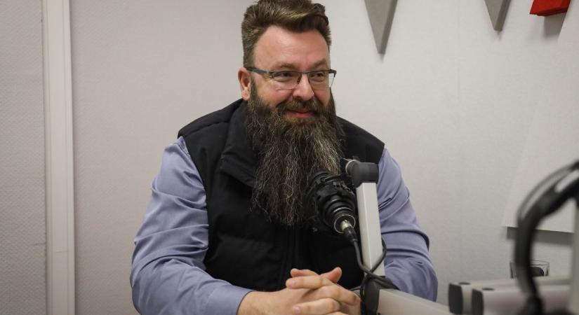 Hogyan segít a „Helyet!” Alapítvány több száz rászorulón? Gáspár Csaba most elmondja a titkot!