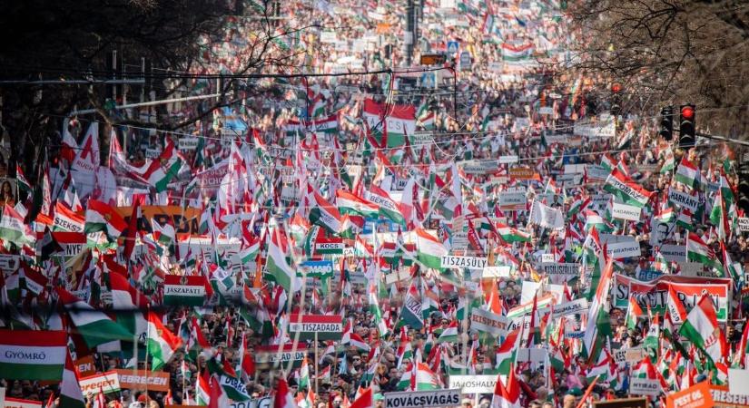 Itt vannak a pontos számok: jóval többen voltak a Békemeneten, mint a tiszás felvonuláson