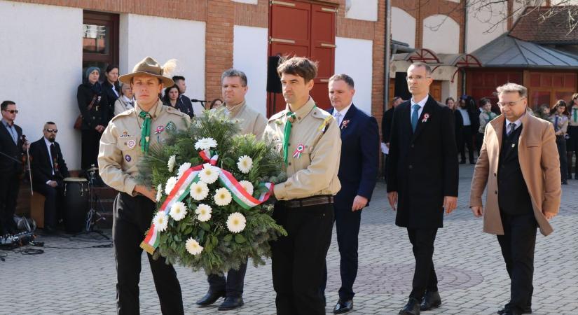 Megható pillanatok Kalocsán: így tisztelegtek a szabadságharc hősei előtt – fotók