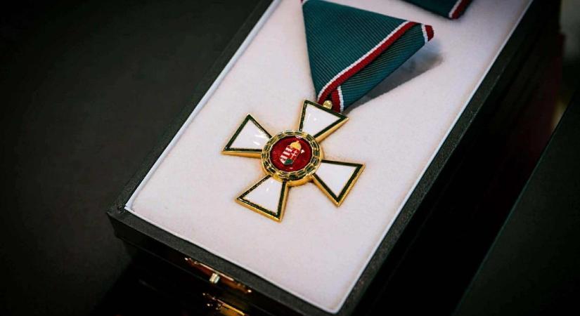 Március 15: Széchenyi-díj, Bátorság Érdemjel, Jászai Mari-díj is került a vármegyébe