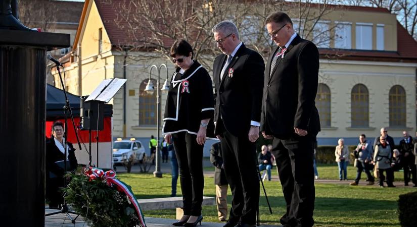 Egésznapos programsorozattal emlékeztek március 15-re Gyöngyösön