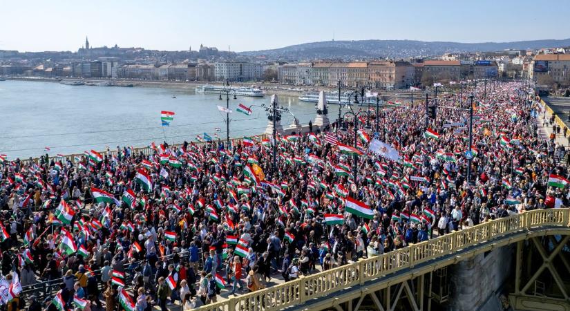 Minden idők legnagyobb Békemenete – hatalmas tömeg a háború ellen