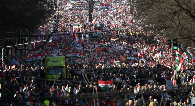 Minden eddiginél nagyobb volt az idei Békemenet, óriási tömeg vett részt a budapesti rendezvényen