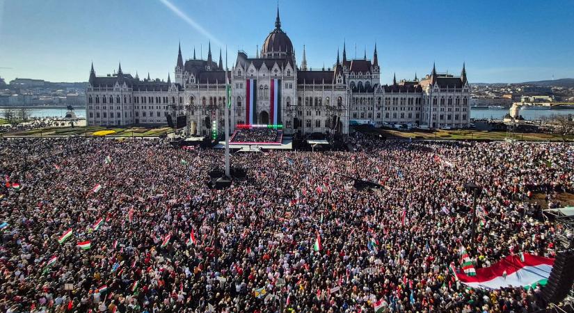 Itt vannak a számok, ennyien voltak a Békemeneten és a tiszás rendezvényen