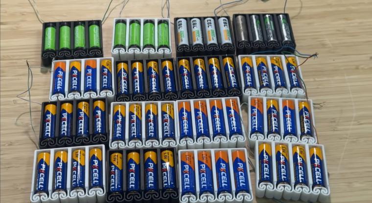 Ez a srác épített egy PC-t, ami ceruzaelemmel megy