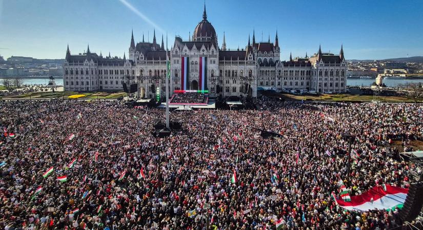 Megjöttek a pontos adatok, kiderült mennyivel vettek többen részt a Békemeneten, mint a tiszások eseményén