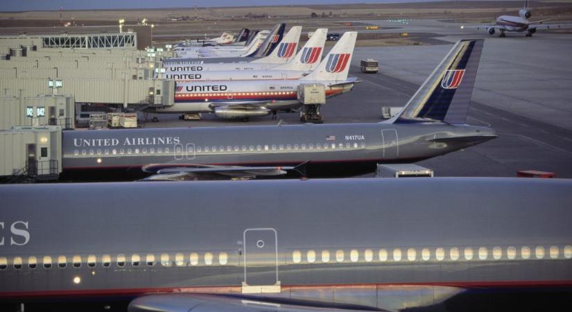 Egy légitársaság örökre kitilthatja járatairól azokat, akik nem hajlandók fejhallgatót használni