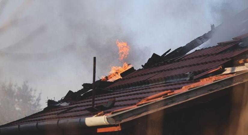 Pokoli hét Borsodban: megégett holttestet találtak a romok között, több mint százszor csaptak fel a lángok - fotókkal, videóval