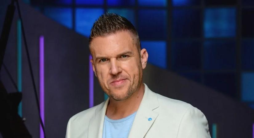 "Jogosan féltem...": Pákó Kasza Tibi dalát adta elő ír koboldnak öltözve - videó