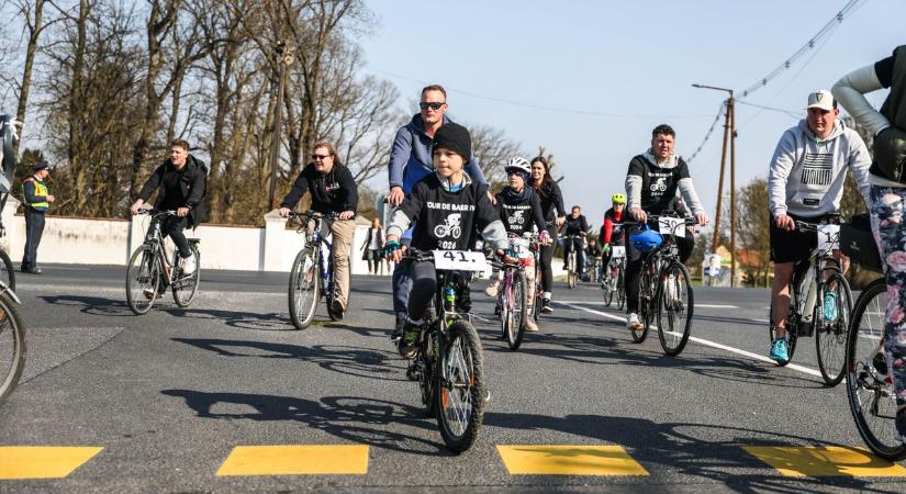 Tour de BAKER amatőr kerékpárverseny: negyedszer tapostak a pedálba - fotók