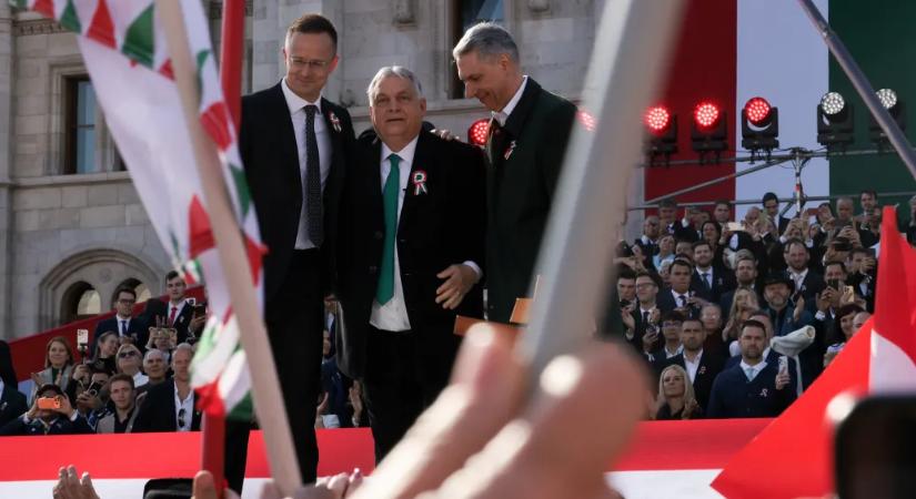 Orbán Viktor ukránozással, Magyar Péter janicsározással ünnepelte március 15-ét – az ünnep képekben