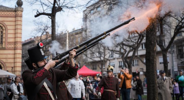 Látványos zsidó vonatkozású március 15-i ünnepség ma 16 órakor a Herzl téren
