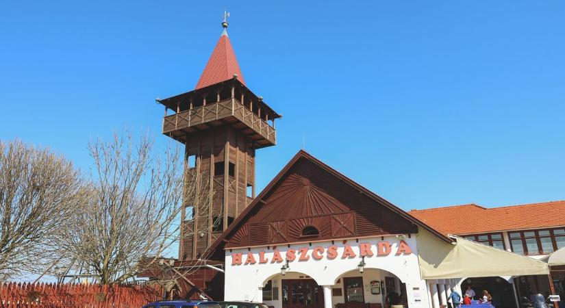 Tömeg a Békemeneten, hagyomány Szegeden, izgalmak a megyei pályákon