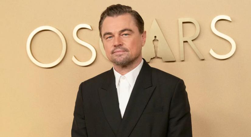 Mi van itt? Leonardo DiCaprio orbitális bajuszt villantott az Oscar-gálán: és jól áll neki! – Videó