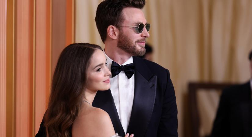 A világsztár többé nem rejtegeti a szerelmét: az Oscar-gálán megmutatta a feleségét