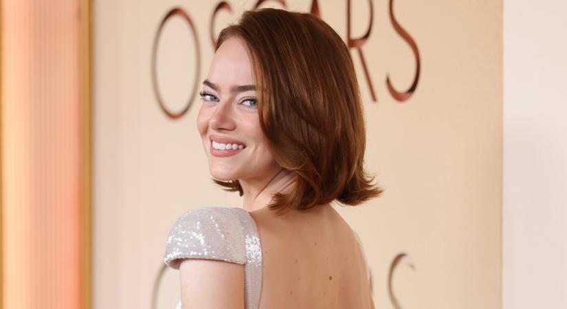 Több mint 600 órán keresztül varrták: Emma Stone Oscar-díjátadós ruhájától eláll a lélegzeted