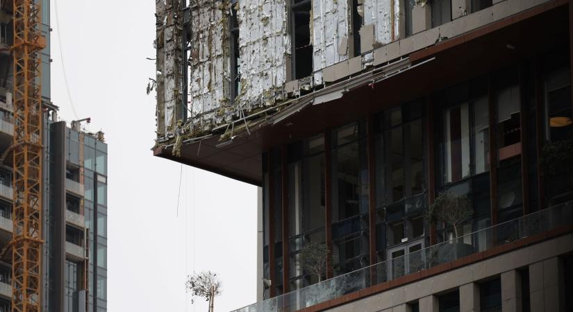 Dróntámadás a dubai repülőtér közelében