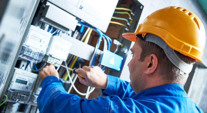 Hiába kapcsolgatja a villanyt! Hosszú órákig nem lesz áram ezeken a településeken!