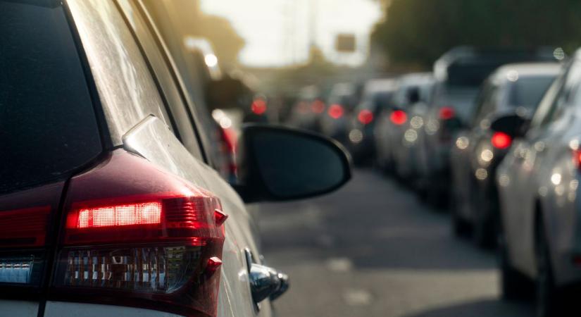 Több helyen is lassabb haladásra számíthatunk az M5-ösön hétfőn