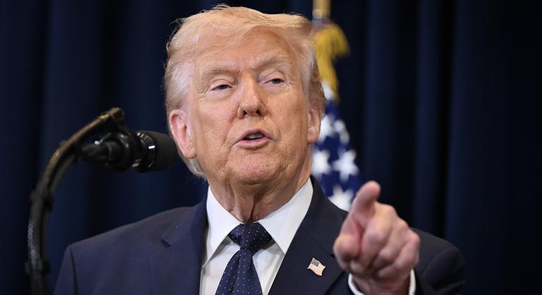 Donald Trump kukacnak nevezte, majd bírósággal fenyegette a New York Times Pulitzer-díjas újságíróját