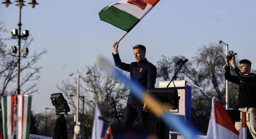 Magyar Péter meglátta a lehetőséget az orbáni vádakban, még a miniszterelnöki esküjét is előrehozta, hogy ő egyesíthesse a nemzetet