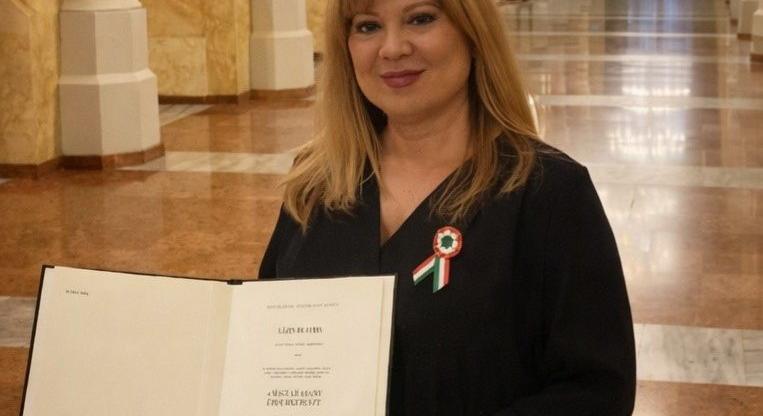 Magas állami kitüntetésben részesült a Győri Nemzeti Színház magánénekese