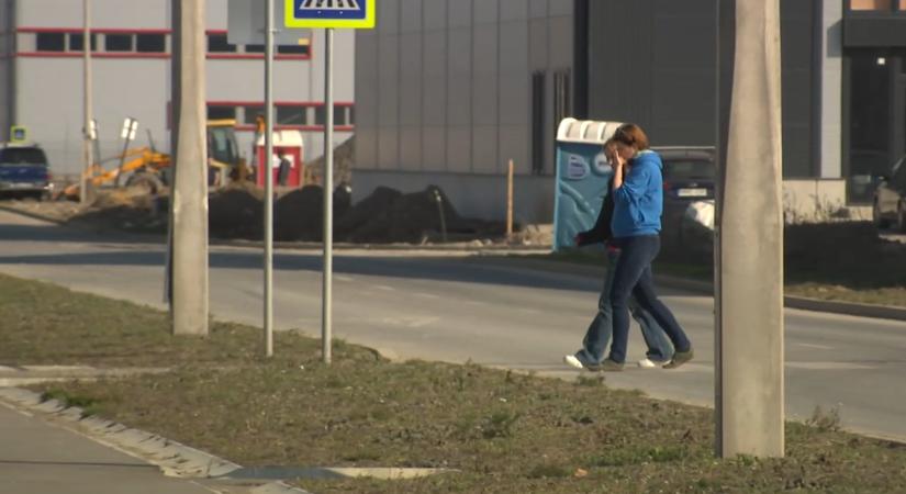 „Volt, hogy vérzett az orrom” – volt akkugyári dolgozók mesélnek a munkakörülményekről