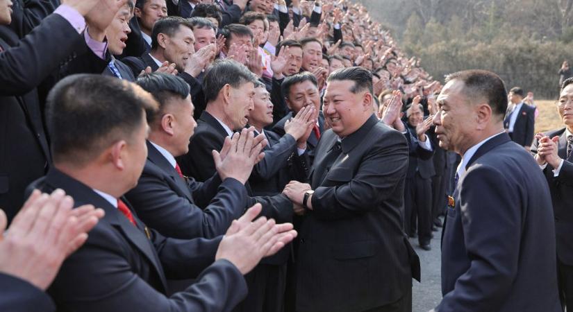 Parlamenti választások Észak-Koreában: 99,99 százalékos volt a részvétel