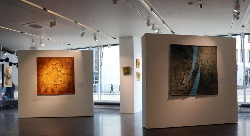 Finnországban nyílt kiállítás a makói születésű textilművész alkotásaiból