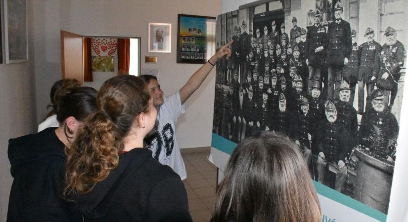 Honvédmenház történetét bemutató kiállítás a Görgeyben