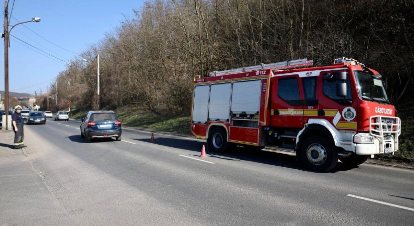 Súlyos baleset, kisbusz karambolozott autóval Öreglaknál