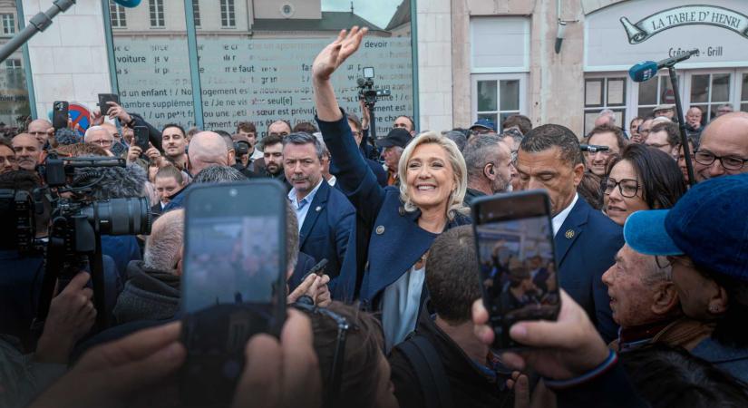 Megerősödött a Nemzeti Tömörülés Franciaországban