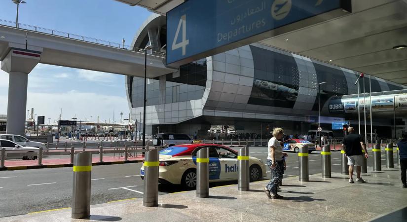 Lángokban a dubaji repülőtér üzemanyagtárolója az iráni dróntámadás után